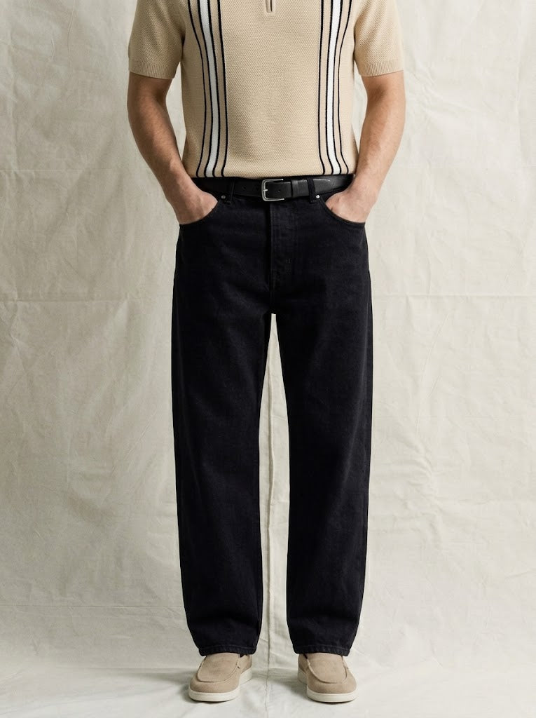 BLACK STRAIGHT LEG JEANS
